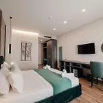 Aks Hotel