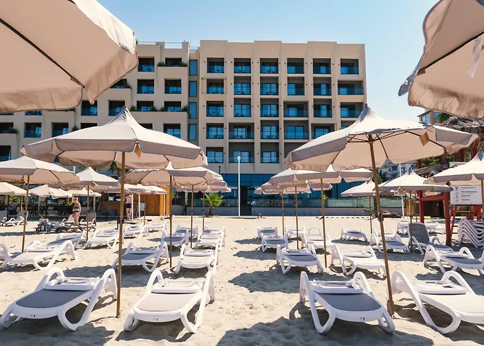 Aks Hotel