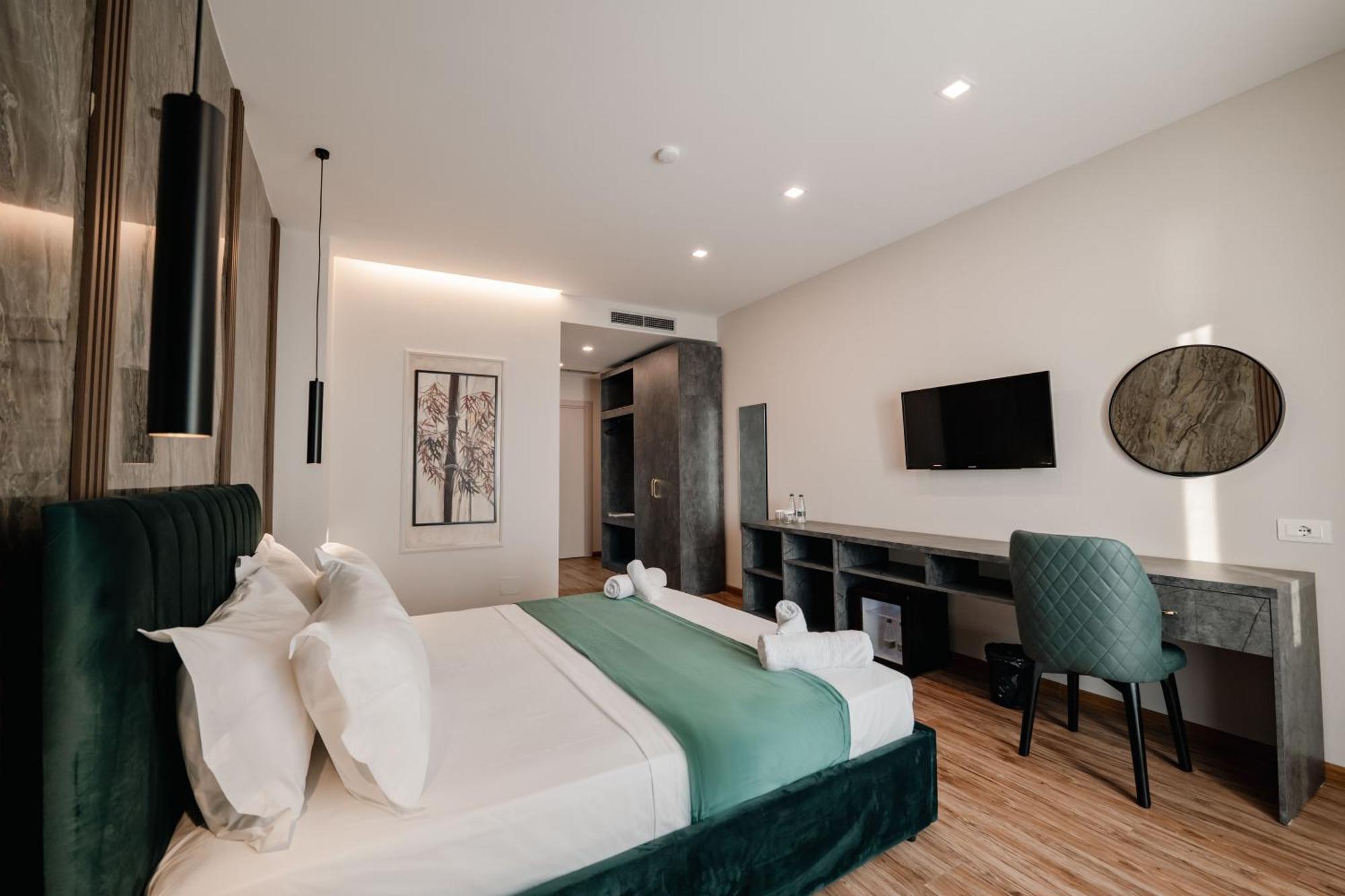 Aks Hotell 4*