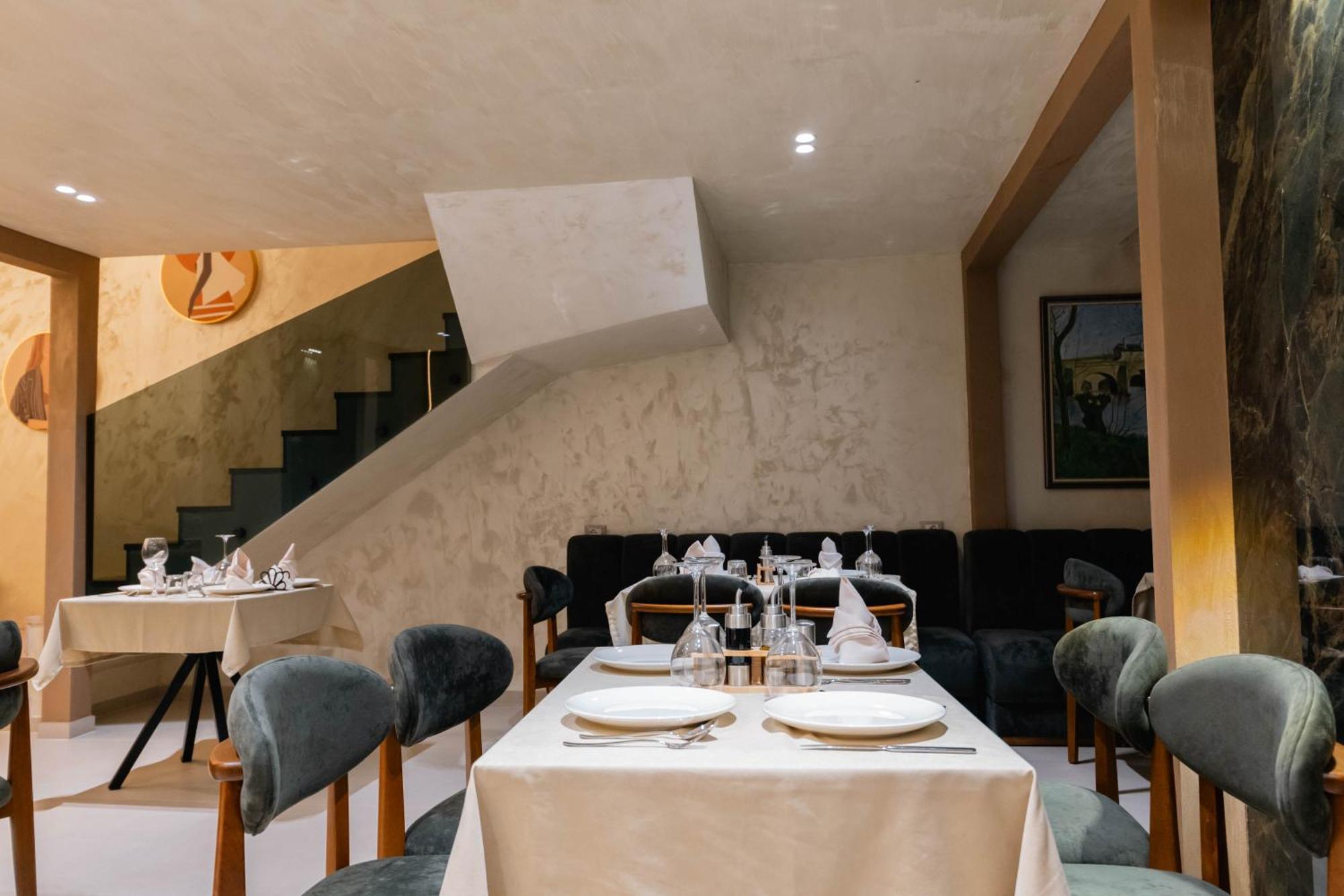 Hotell Aks Durrës