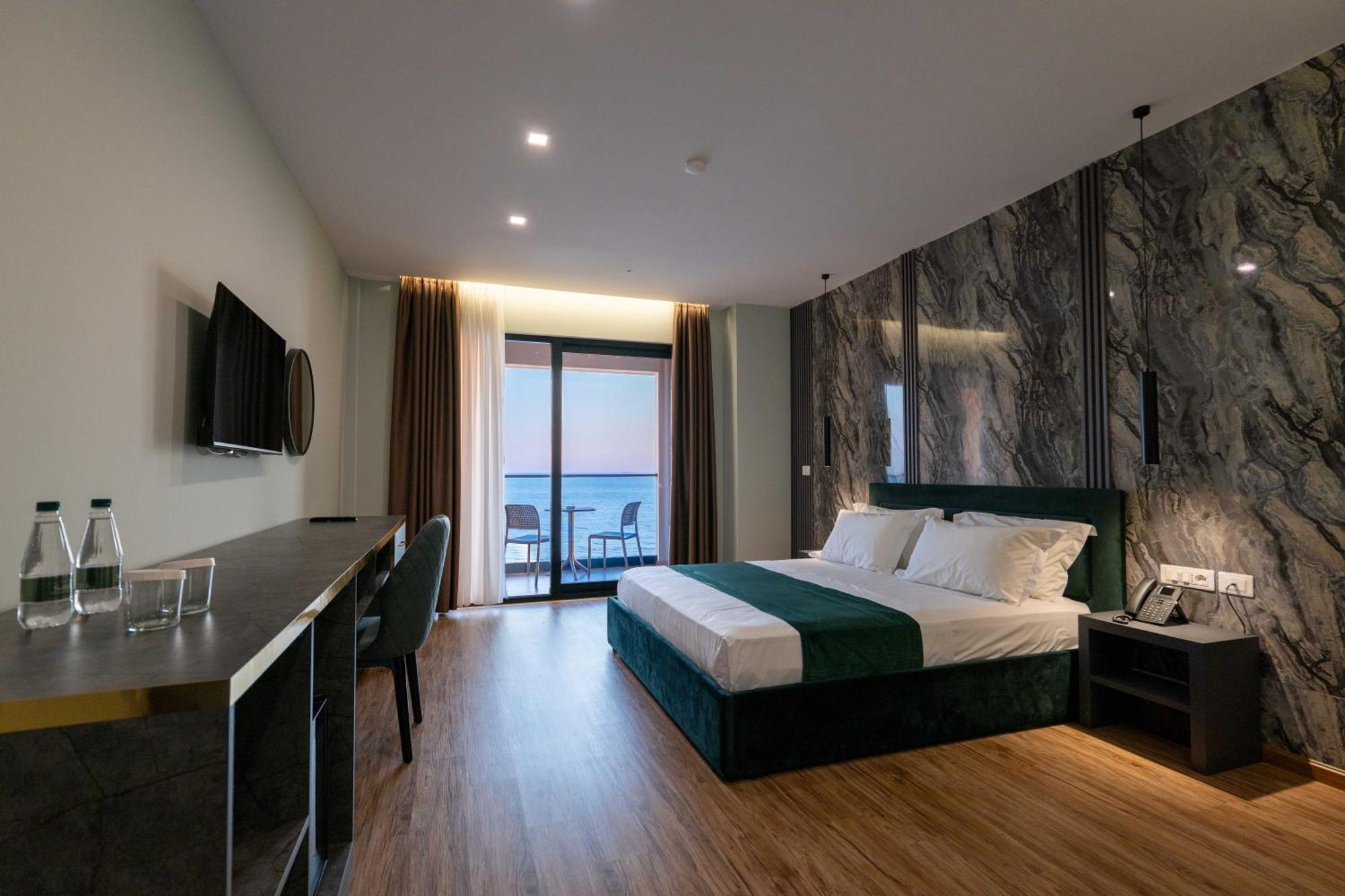 Aks 4* Durrës