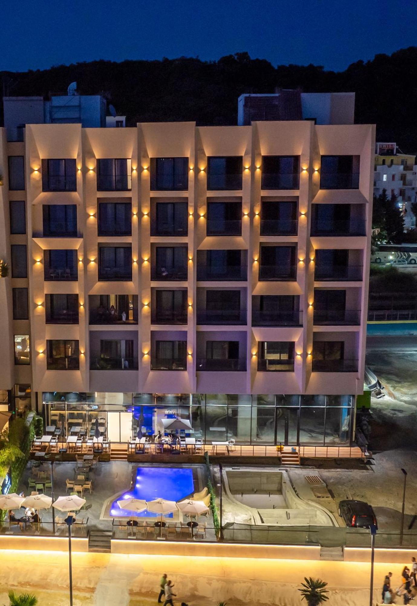 Aks Hotell 4*